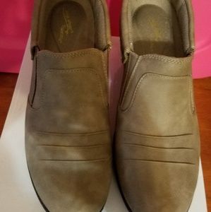 Easy Street comfort wave womens Booties